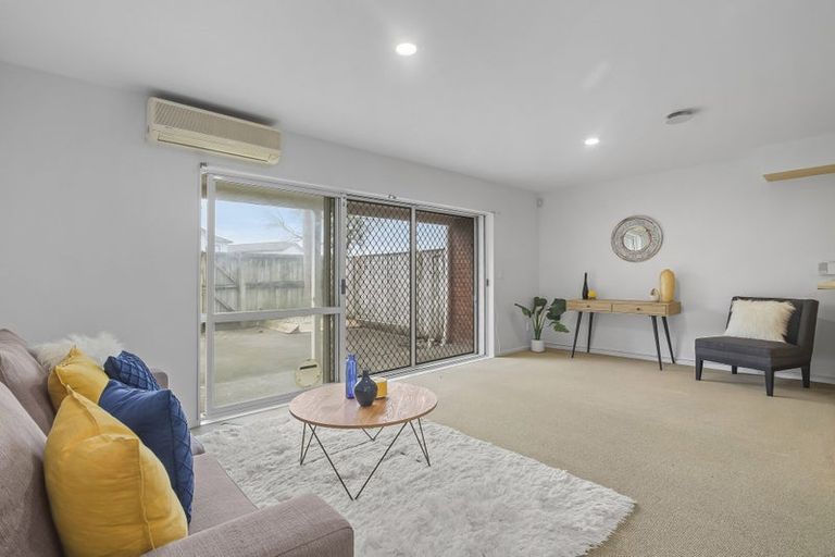 Photo of property in 2/23 Charlenne Close, Ranui, Auckland, 0612