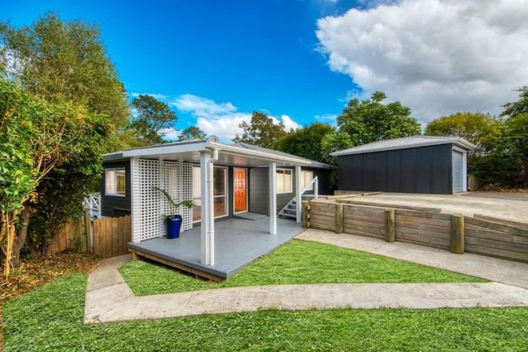 Photo of property in 8 Oakhaven Place, Ranui, Auckland, 0612
