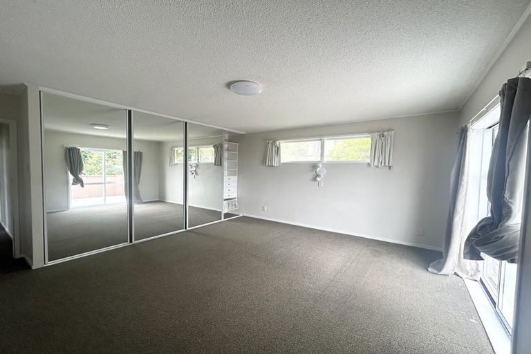 Photo of property in 1/48 Hogans Road, Glenfield, Auckland, 0629