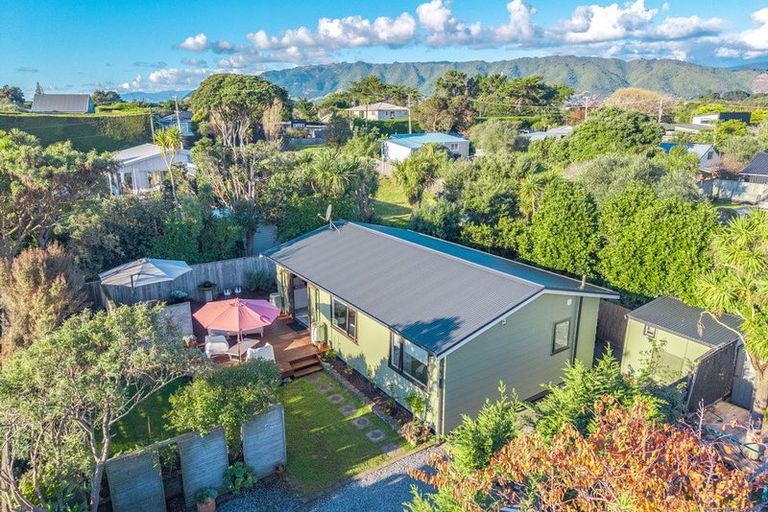 Photo of property in 27a Rauparaha Street, Waikanae Beach, Waikanae, 5036