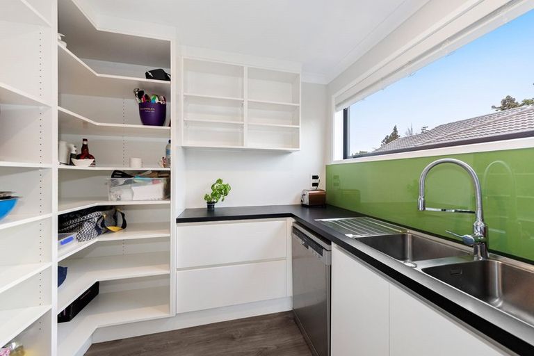 Photo of property in 8 Te Roera Place, Riverhead, 0820