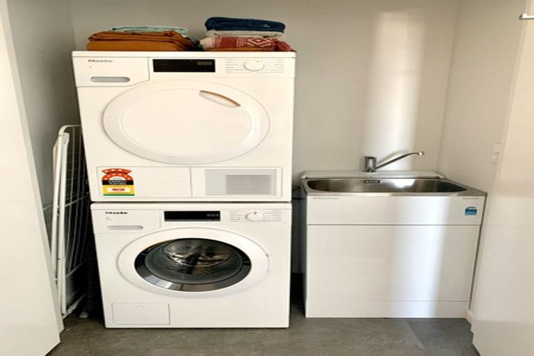 Photo of property in 2/27 Whaui Street, Vogeltown, Wellington, 6021