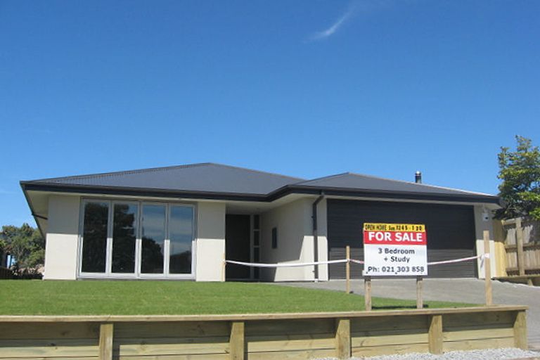 Photo of property in 34 Bassett Street, Burwood, Christchurch, 8083