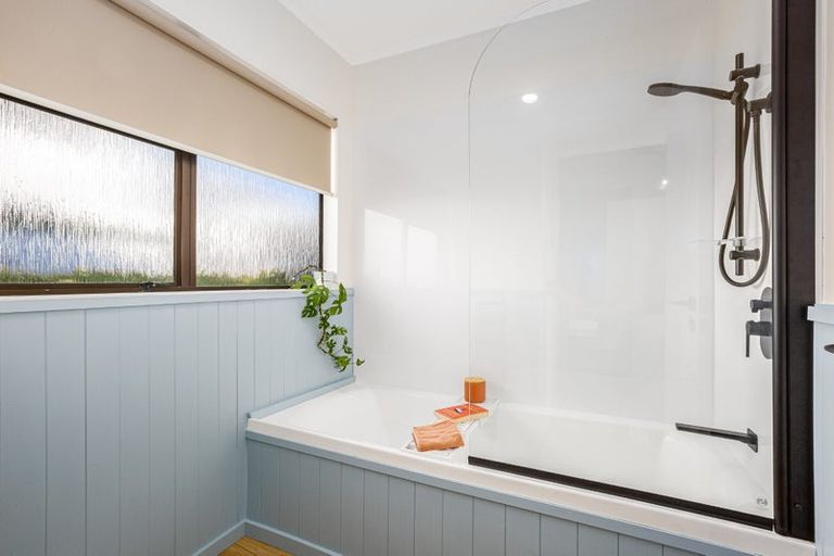 Photo of property in 22 Mercury Way, Whitby, Porirua, 5024