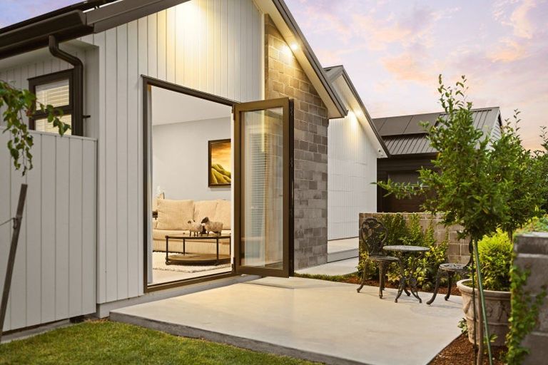 Photo of property in 92 Hugo Shaw Drive, Cambridge, 3434