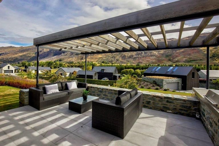 Photo of property in 2 Ploughmans Lane, Arrowtown, 9371