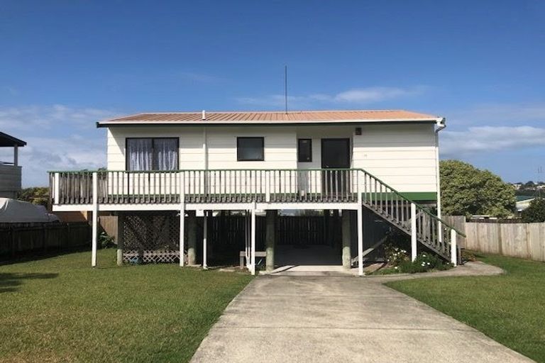 Photo of property in 15 Ngatira Place, Snells Beach, 0920