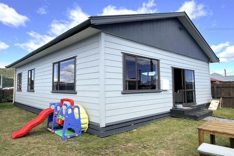 Photo of property in 43 Blake Street, Blaketown, Greymouth, 7805