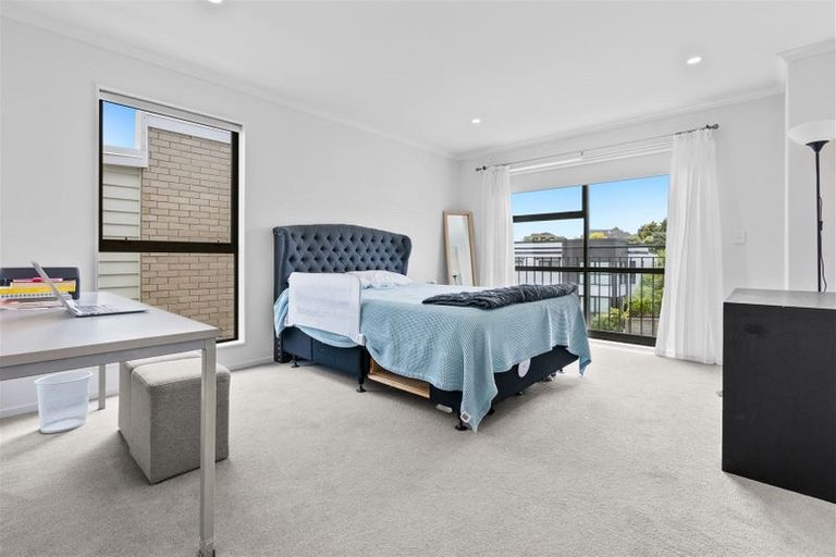 Photo of property in 100 Matairangi Avenue, Totara Heights, Auckland, 2105