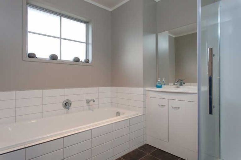 Photo of property in 13 Highland Drive, Pukete, Hamilton, 3200