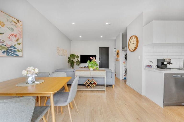 Photo of property in 7/8 Hepburn Road, Glendene, Auckland, 0602