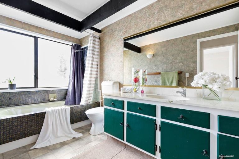 Photo of property in 10 Regia Close, Half Moon Bay, Auckland, 2012