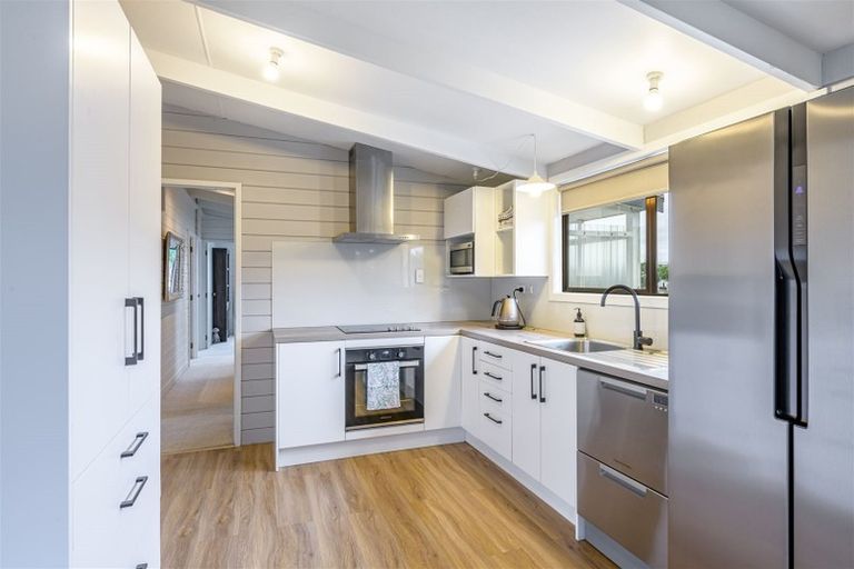 Photo of property in 100 Sturges Road, Henderson, Auckland, 0612