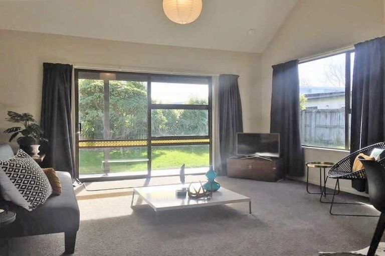 Photo of property in 60c Mcfaddens Road, St Albans, Christchurch, 8052