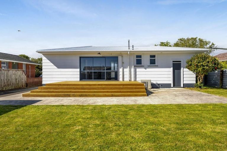 Photo of property in 37 Kamahi Avenue, Hawera, 4610