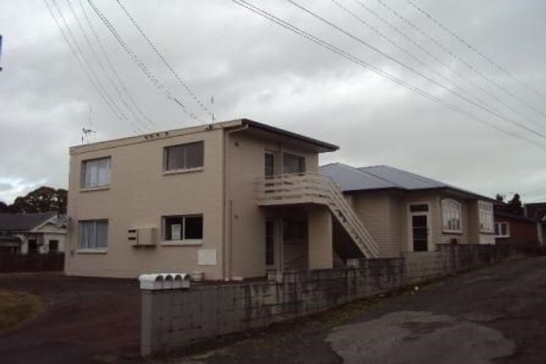 Photo of property in 2/10 Te Aroha Street, Hamilton East, Hamilton, 3216