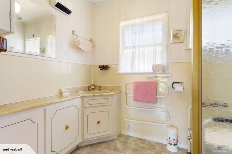 Photo of property in 2/22 Inverness Road, Browns Bay, Auckland, 0630