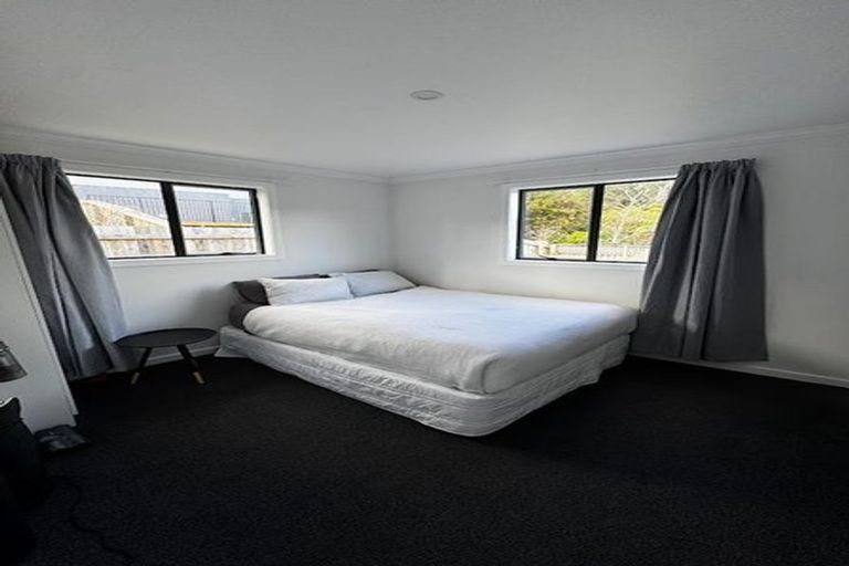 Photo of property in 2/5 Montgomery Street, Stokes Valley, Lower Hutt, 5019