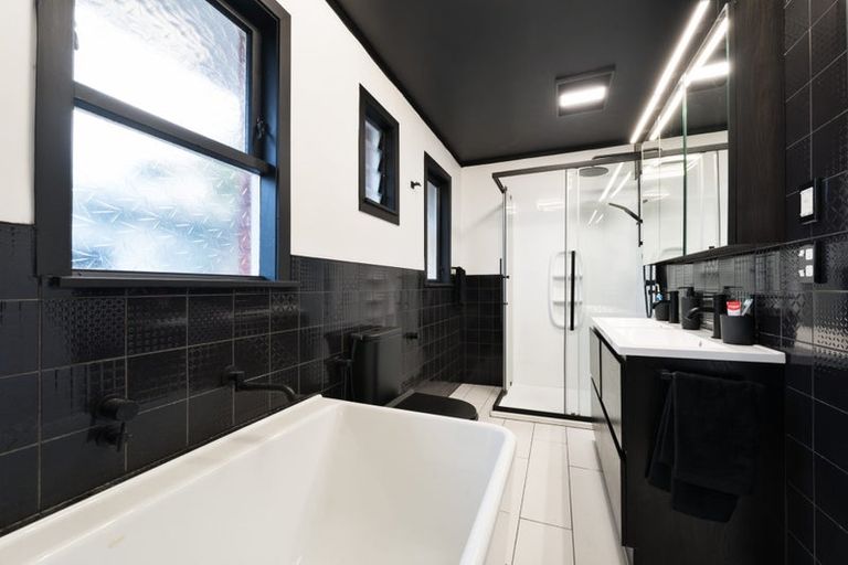 Photo of property in 16 Thornlow Street, Glendene, Auckland, 0602