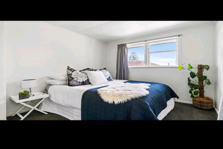 Photo of property in 24 Hayman Place, Beach Haven, Auckland, 0626