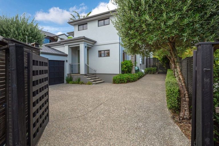 Photo of property in 23a Peter Terrace, Castor Bay, Auckland, 0620