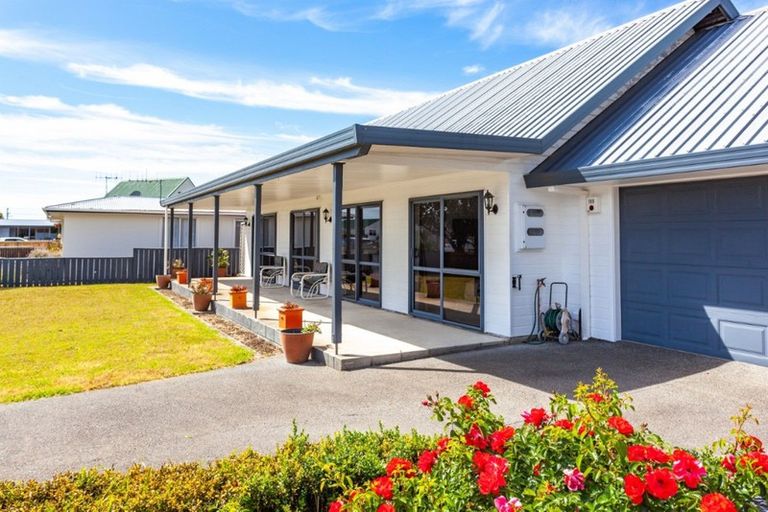 Photo of property in 102 Whitby Place, Whangamata, 3620