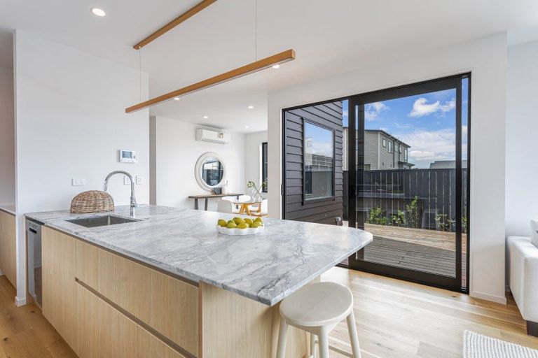 Photo of property in 5 Makumaku Place, Long Bay, Auckland, 0630