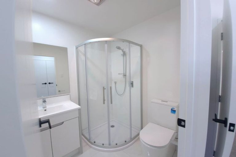 Photo of property in 2b Taratoa Street, Point England, Auckland, 1072