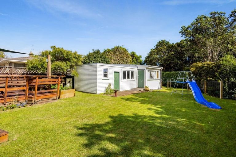 Photo of property in 39 Turakina Street, Merrilands, New Plymouth, 4312