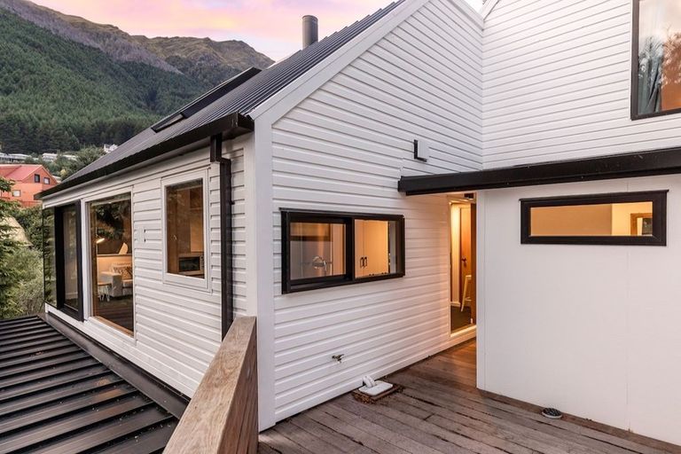 Photo of property in 265 Fernhill Road, Sunshine Bay, Queenstown, 9300