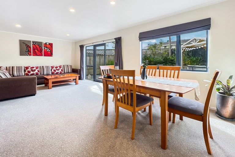 Photo of property in 14a Mchardy Place, Glenfield, Auckland, 0627