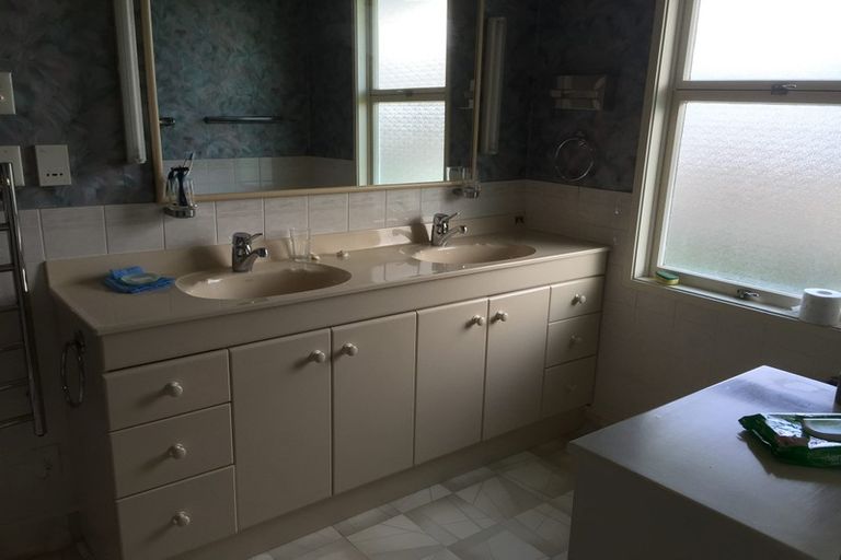 Photo of property in 17 Greenhill Crescent, Pakuranga, Auckland, 2010