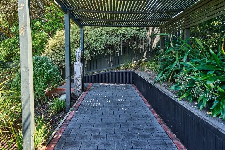 Photo of property in 1 Victory Crescent, Tawa, Wellington, 5028