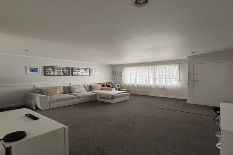 Photo of property in 1/10 Agincourt Street, Glenfield, Auckland, 0629