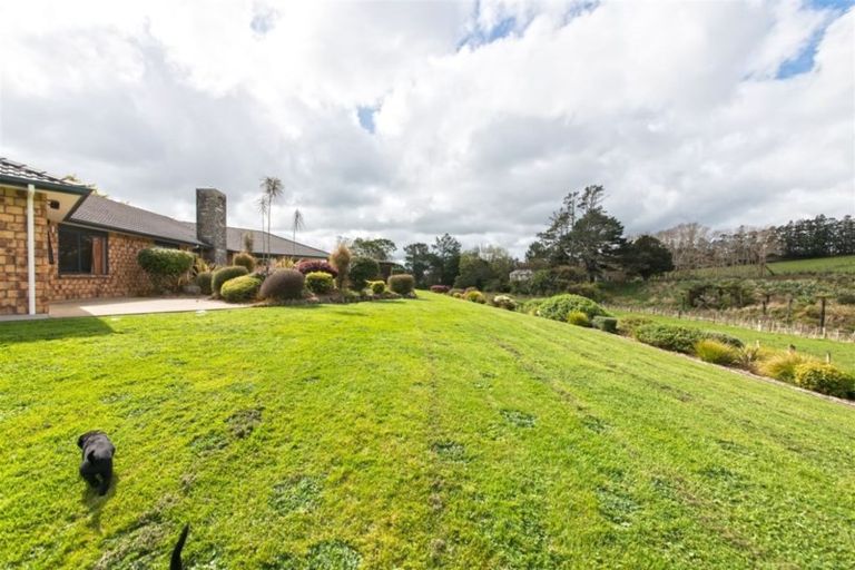 Photo of property in 131 Foster Road, Kumeu, 0891