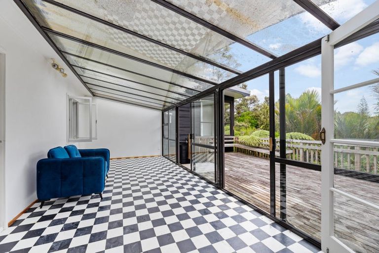 Photo of property in 37 York Road, Titirangi, Auckland, 0604