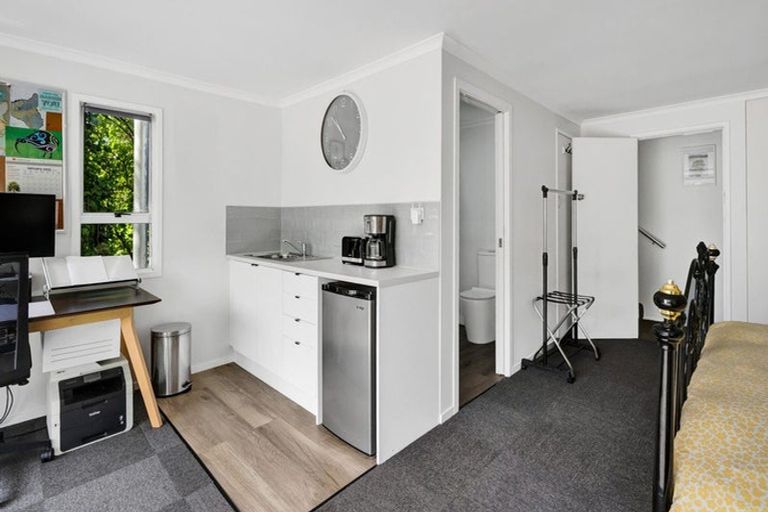 Photo of property in 19 Alberta Road, Glen Avon, New Plymouth, 4312