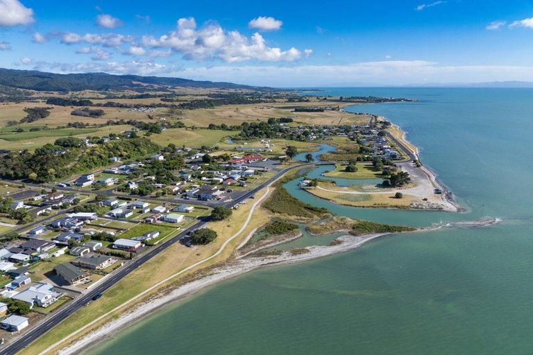 Photo of property in 915 East Coast Road, Kaiaua, Pokeno, 2473