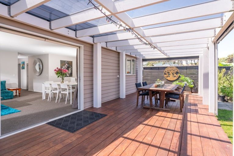 Photo of property in 6 Konini Crescent, Waikanae Beach, Waikanae, 5036