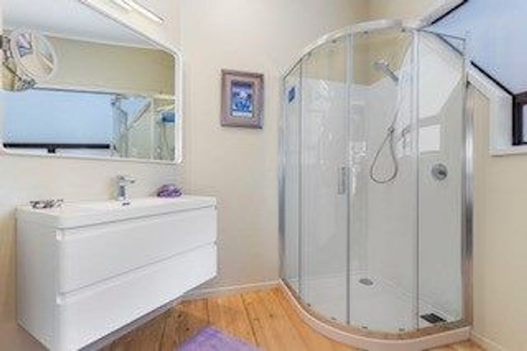 Photo of property in 68 Pah Road, Cockle Bay, Auckland, 2014