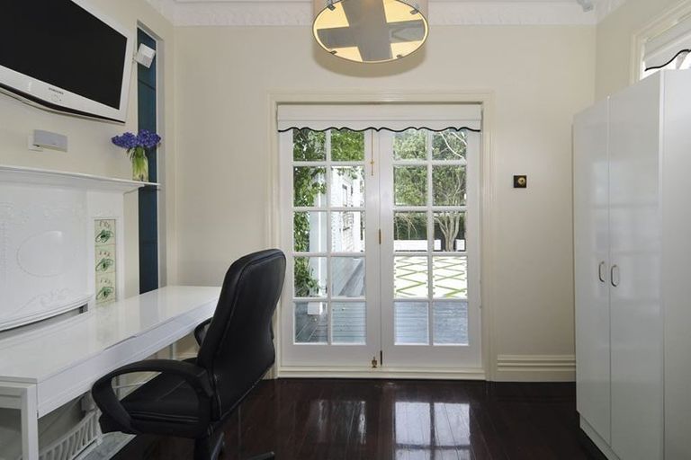 Photo of property in 18 Nikau Street, Eastbourne, Lower Hutt, 5013