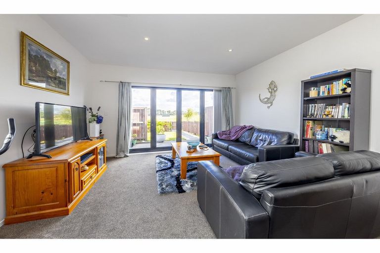 Photo of property in 11 Walsh Road, Papakura, 2110