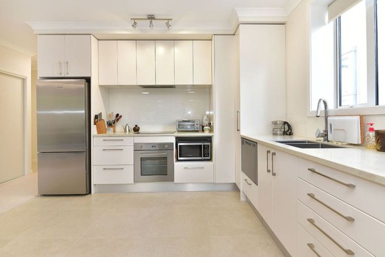 Photo of property in 20 Rewa Rewa Lane, Orewa, 0931