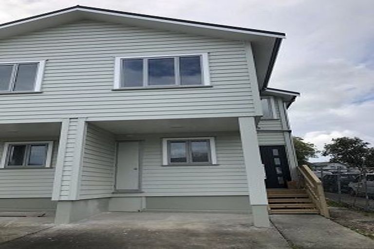 Photo of property in 10/6 John Jennings Drive, Oteha, Auckland, 0632