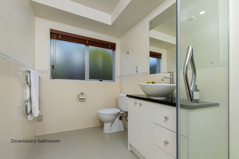 Photo of property in 23 George Deane Place, Greenhithe, Auckland, 0632