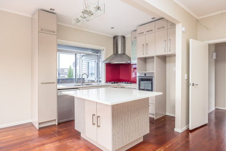 Photo of property in 386 Lake Road, Takapuna, Auckland, 0622