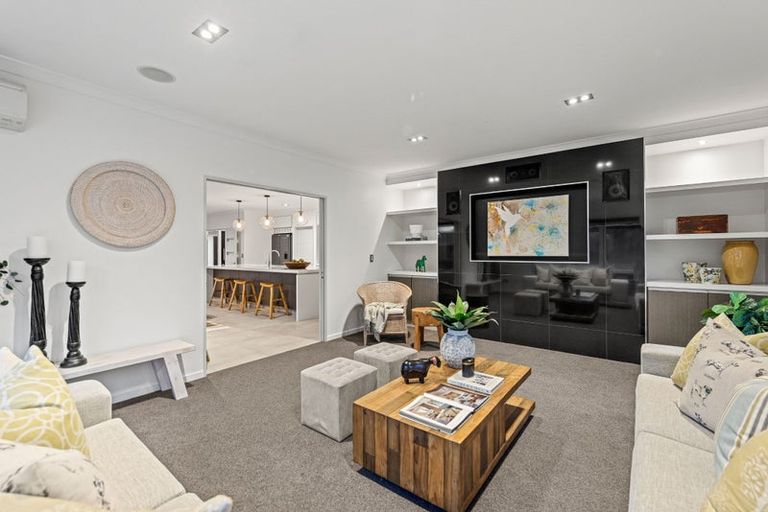 Photo of property in 43 Oakgrove Drive, Rangiora, 7400