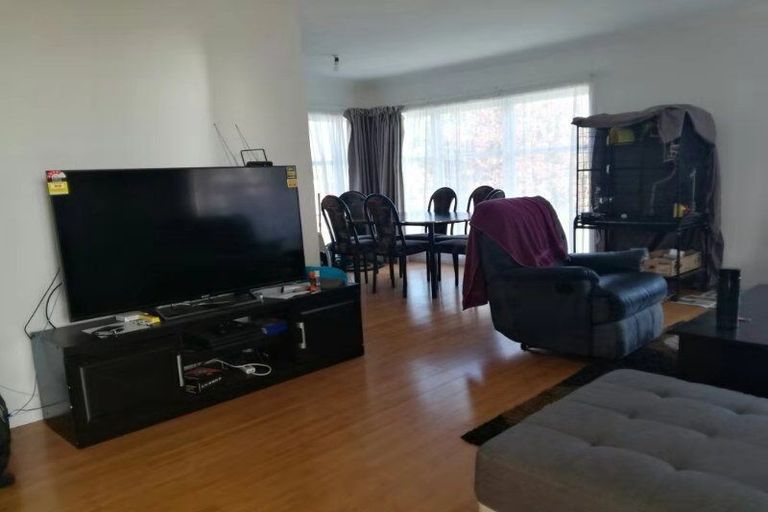 Photo of property in 16 Tonar Street, Northcote, Auckland, 0627