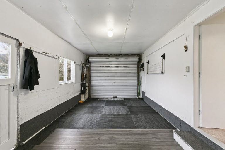 Photo of property in 17a Tawa Terrace, Tawa, Wellington, 5028