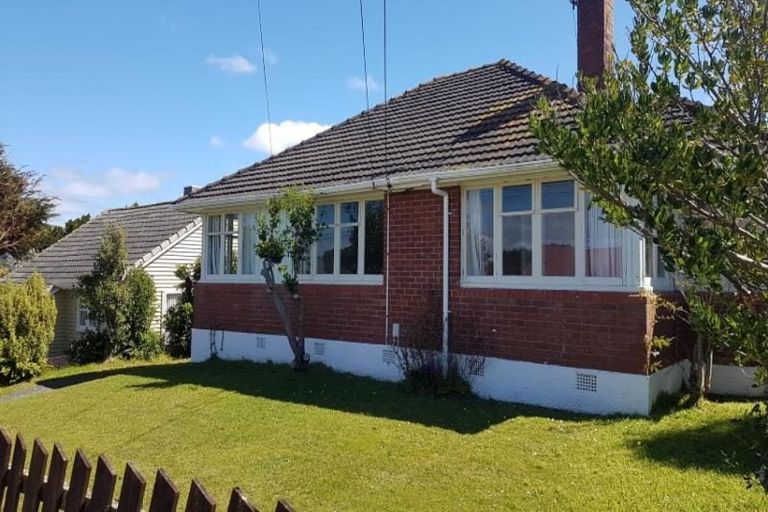 Photo of property in 33 Jillett Street, Titahi Bay, Porirua, 5022